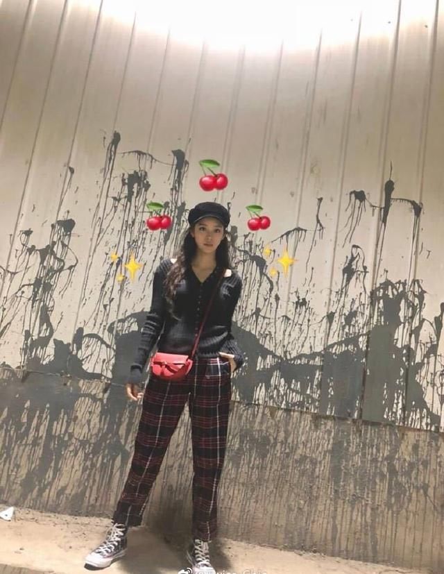 看了身高167欧阳娜娜的大长腿，再看173的关晓彤，她会自卑的吧