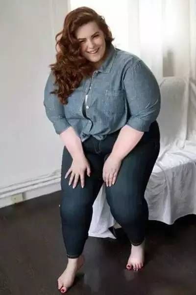 她很胖，但是她却把衣服穿的如此漂亮!