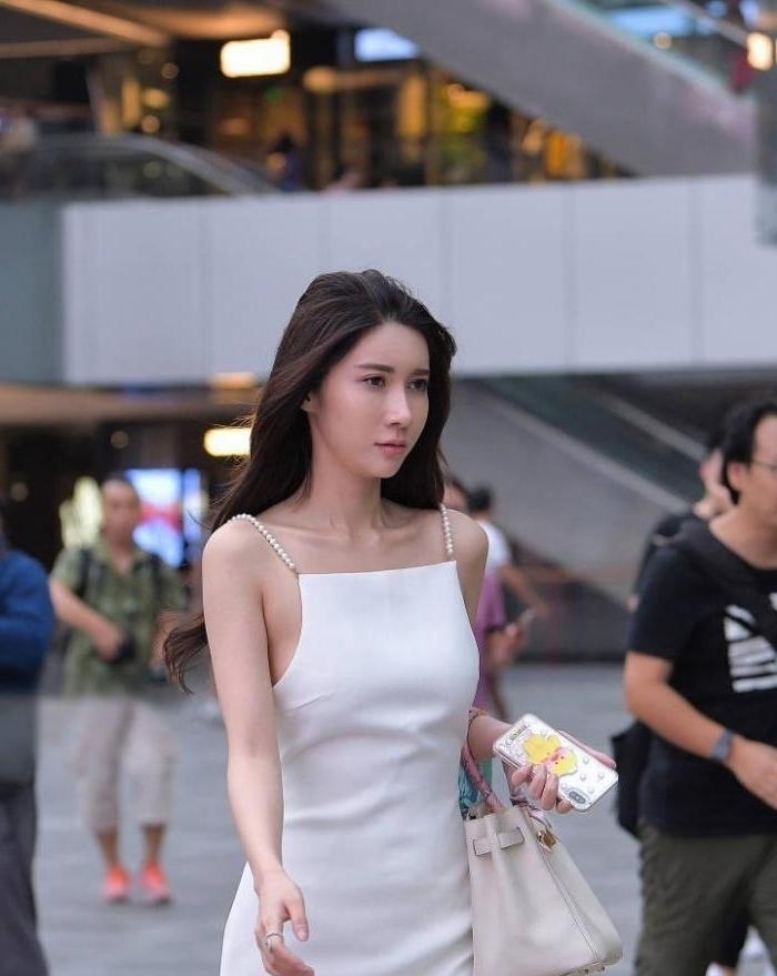 『辣妈』摄影-看这路人的反应,就知道辣妈称霸商场多么轻而易举