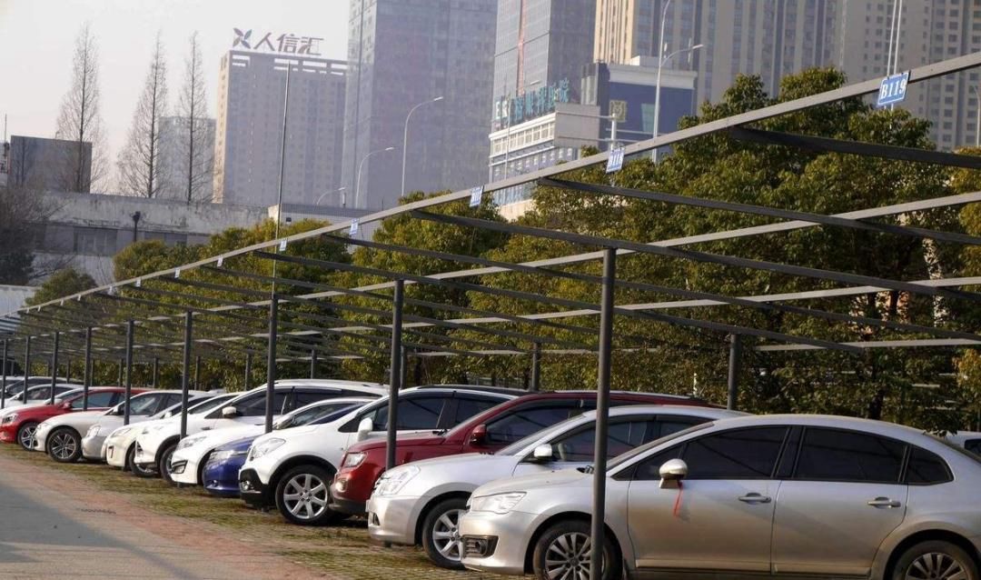  「汽车」为什么中国人停车习惯把方向盘打正，而美国人喜欢歪着？