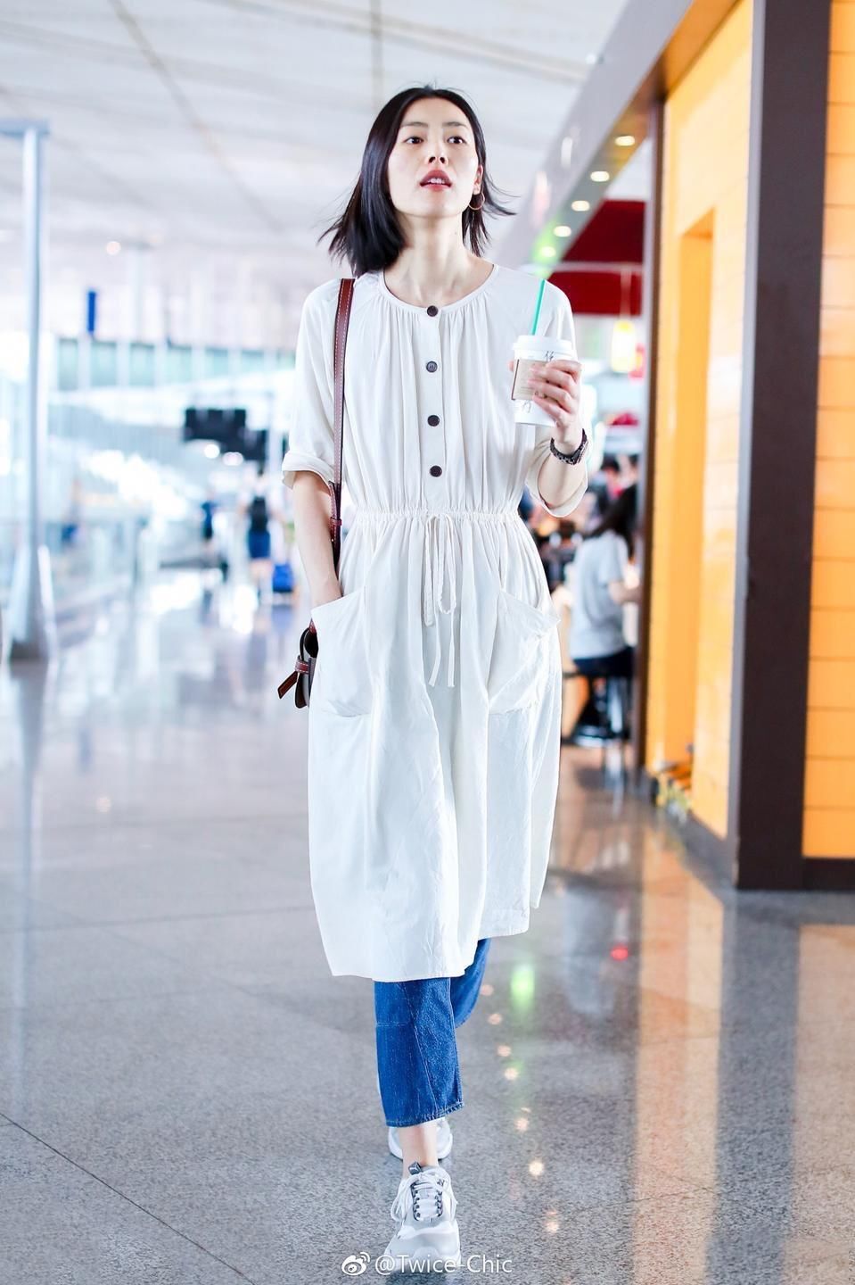 刘雯江疏影穿Zara就敢机场秀?热巴能把三百的裙子穿出三万的效果