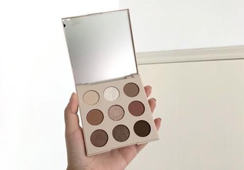  #Colourpop#Colourpop眼影盘推荐！珊瑚丛盘“斩男”，蜜桃盘原气，蝴蝶花盘烂漫