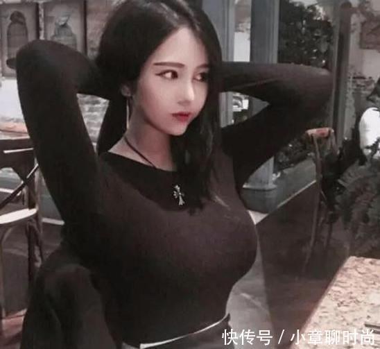 街拍:纯黑色包臀裙,小姐姐下身一条肉色丝袜恰好！!