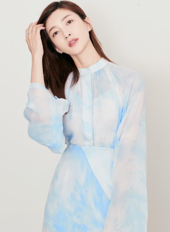 江疏影不愧是气质女神?穿着“宅男”短裤，这小短腿真可爱