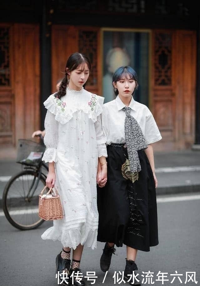 『美女』连衣裙体现青春的窈窕身材,营造出美女风格独具的活力感