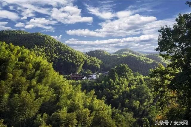 深山中还有这样一座美丽的小山村，老屋保存的如此完好