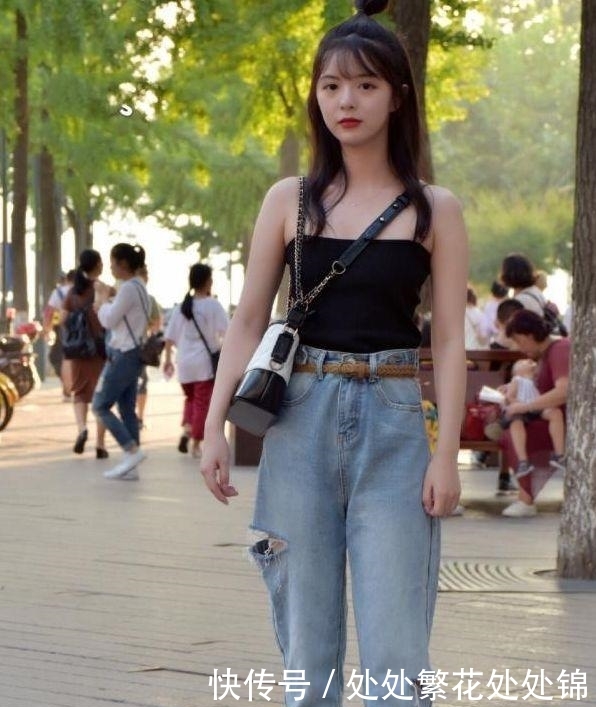  『焦点』春搭逛街不忘牛仔裤出门，清新的靓丽感，让你成为街头焦点