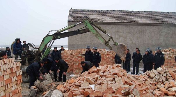  房子：农村禁止乱搭乱建，盖好的房子咋办？村干部说3种房屋强制