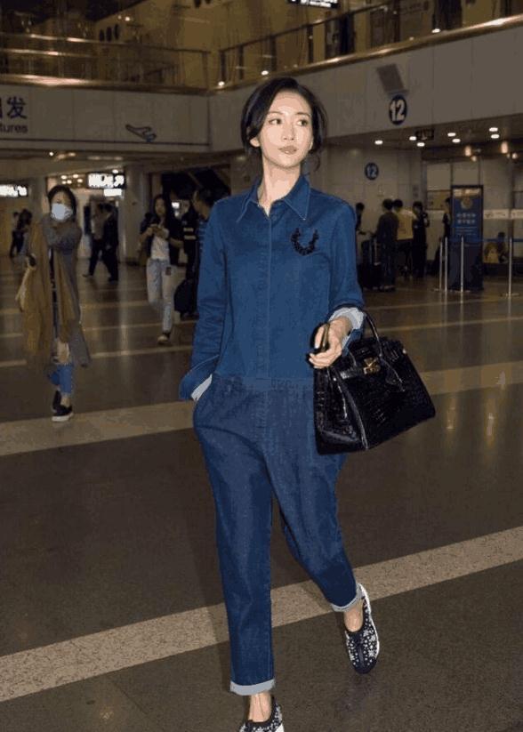 王鸥一身牛仔连体裤美出新高度!网友： 我就好奇她上厕所怎么办