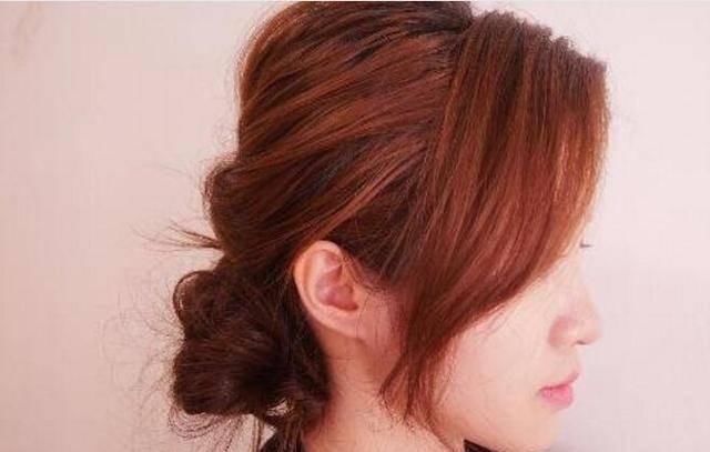  实用：2款低位女生宴会盘发发型，聚会约会很实用