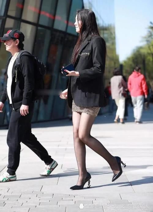 「 美女」苗条身材的美女如何选？看看这几位穿搭你就懂了！，“奶奶裤”与“黑丝袜”