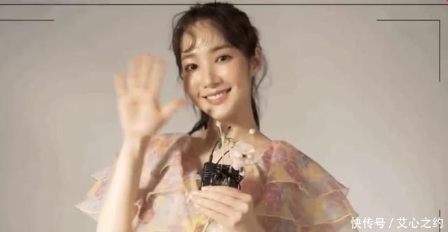 『杂志』“南韩神颜”朴敏英最新杂志曝光,颜值逆天,不愧是李敏镐前女友