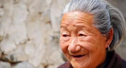  [养老金]上半年退休和下半年退休，哪个最后领到的养老金更多？