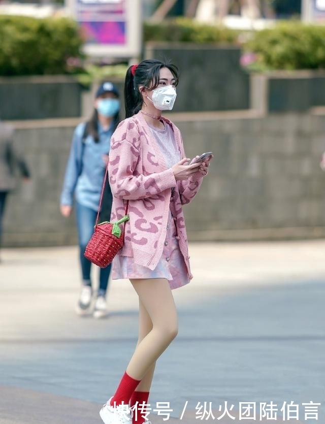 【针织】大家注意了!顺色搭配也能穿出层次感,文艺又秀气,妥妥的小仙女