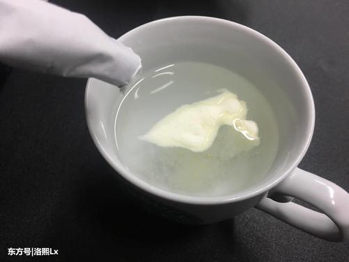 祛斑不在难，睡前红霉素加它擦脸，祛斑美白好多姑娘不知道