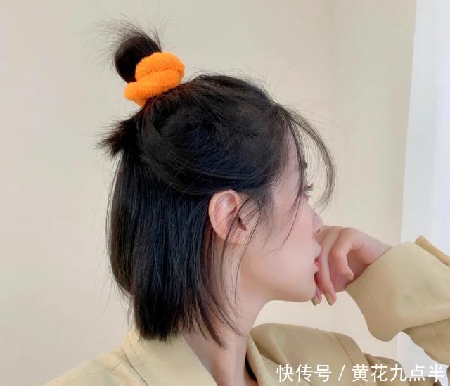  显脸@别再披头散发了！2020年流行这样扎发，简单时髦，关键显脸小！