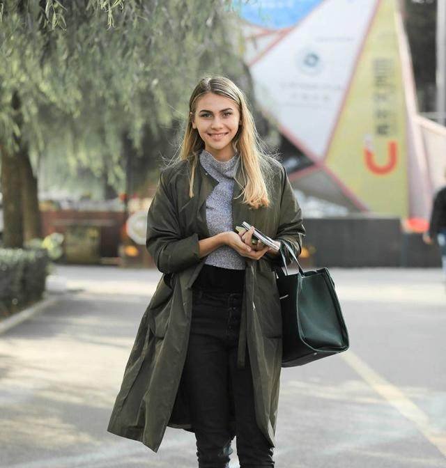 街拍美女北京三里屯 VS 上海步行街 哪里的美女穿着更好看