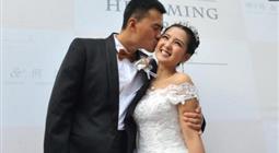 何洁深夜发文疑证实离婚,结婚三年舍不得买包买鞋,老公却在背后