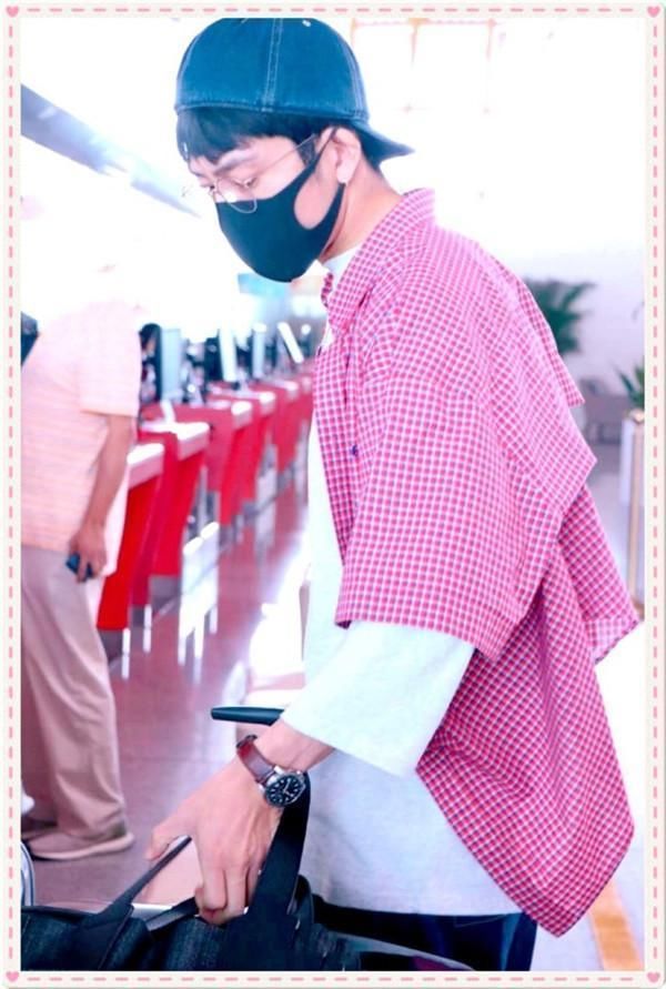佩服井柏然！29岁穿粉衬衫竟比18岁吴磊还嫩，网友：真替倪妮可惜