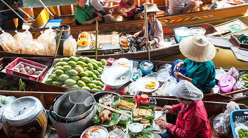 揭秘泰国特丹嫩沙多水上市场，游客蜂拥而来，尽情游玩
