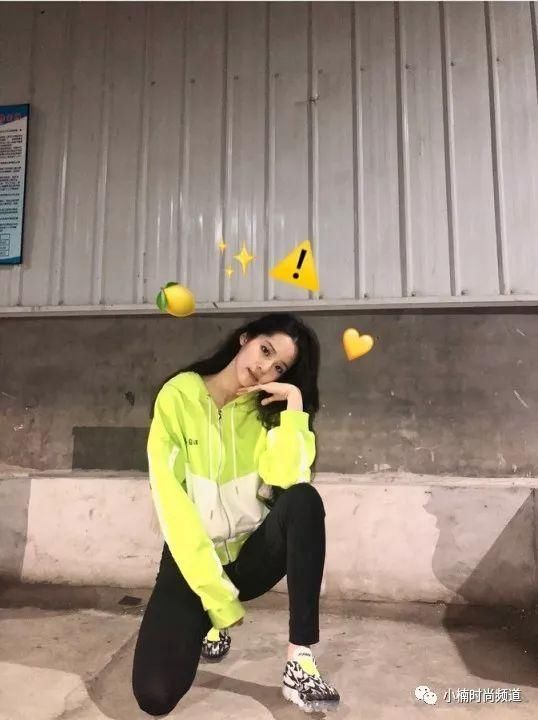 无敌长腿先开外挂！一览隐藏版鞋头欧阳娜娜的球鞋女孩穿搭术！