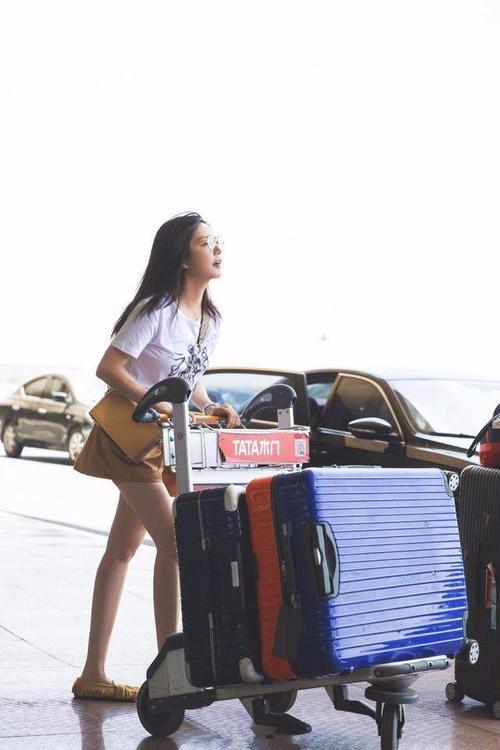 赵薇忽胖忽瘦,都快不认识她了!网友:胖瘦全凭P图师决定!