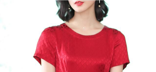 32岁老婆穿上这样的显嫩裙，甜美还不失女人味，优雅显瘦