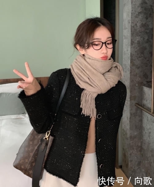 #相亲#2020年女生必备的“相亲利器”:这几种小香风一定不能放过