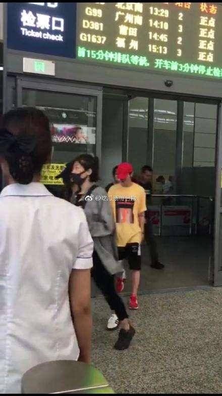 关晓彤鹿晗甜蜜出游! 分手? 那是无聊的人在瞎扯吧!