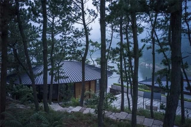 寻一山，盖一座房子，只用来浪费时间