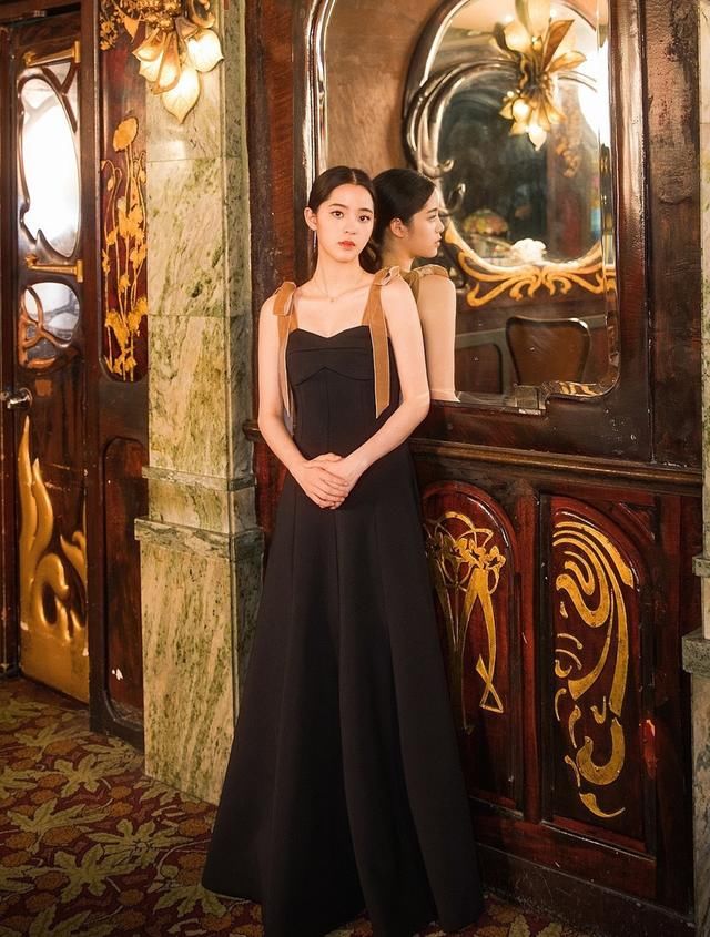 拒绝平庸吊带裙，宋祖儿娜扎林依晨都在绑的蝴蝶结，不了解一下吗