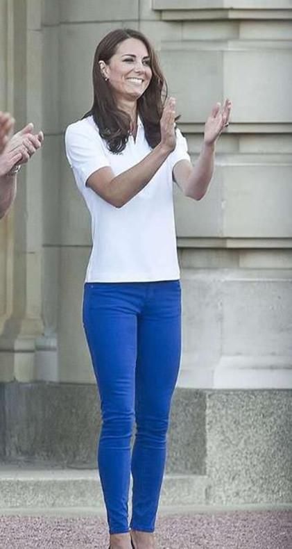 看完凯特穿裤子，再看看梅根穿裤子，网友:梅根终于找回场子了!