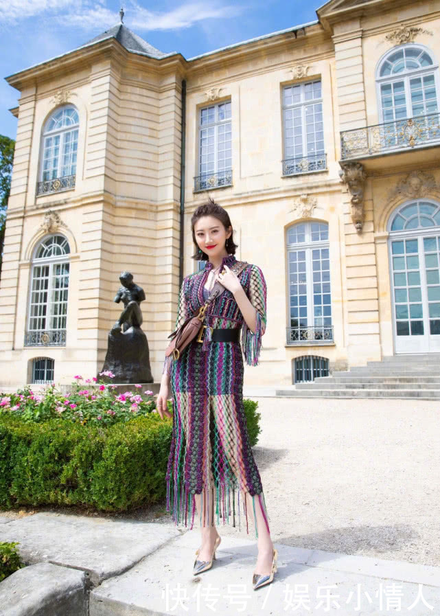 奚梦瑶一条“渔网袜”，撞上景甜的“渔网裙”一样赢，有意思