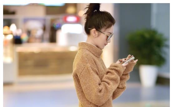  靴子■浅驼色上半身，气质狂爆，不必一直把自身束缚在高级灰里边了
