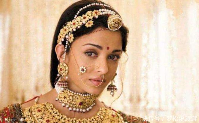 在印度游玩，不要盯着街道边那些戴鼻环的美女，更不要上前搭讪