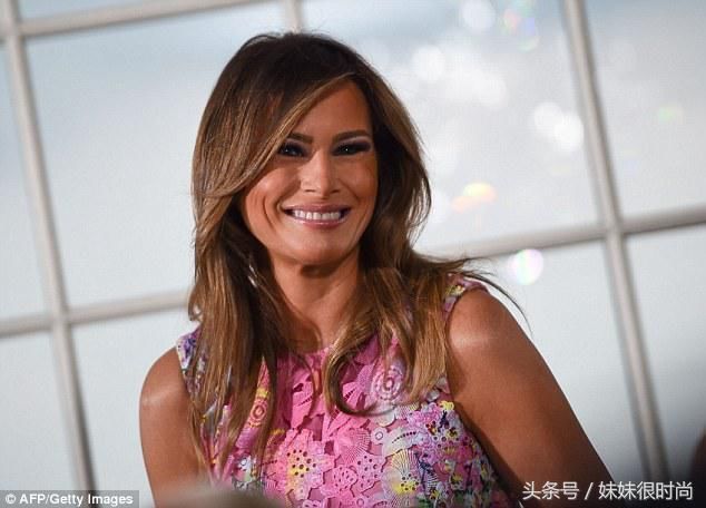 伊万卡和梅拉尼娅同穿花卉礼服，论穿衣品味，伊万卡高出后妈太多