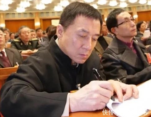  『人民大会堂』都说人民大会堂是“卸妆水”，杨幂还好，看到胡歌：真有37岁？