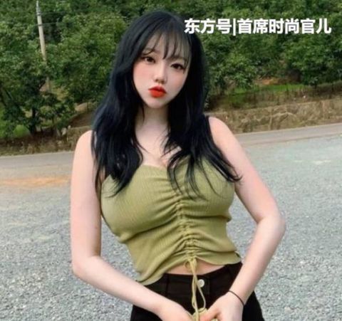  味儿|街拍：女神风范的小姐姐，打底裤的穿搭，彰显女人味儿！