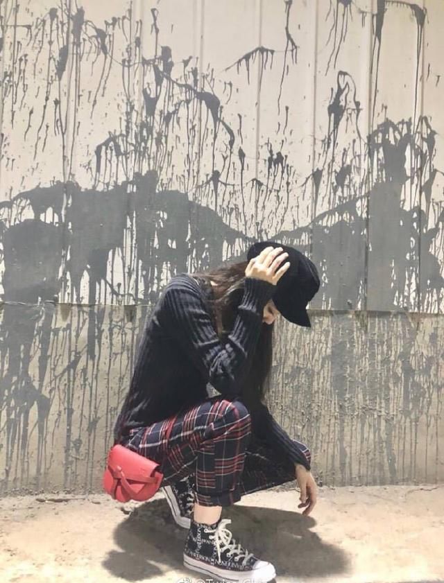 看了身高167欧阳娜娜的大长腿，再看173的关晓彤，她会自卑的吧