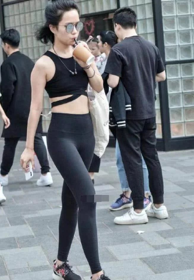 打底裤让女人穿出惊艳，有很好的塑形效果，打造完美身材！