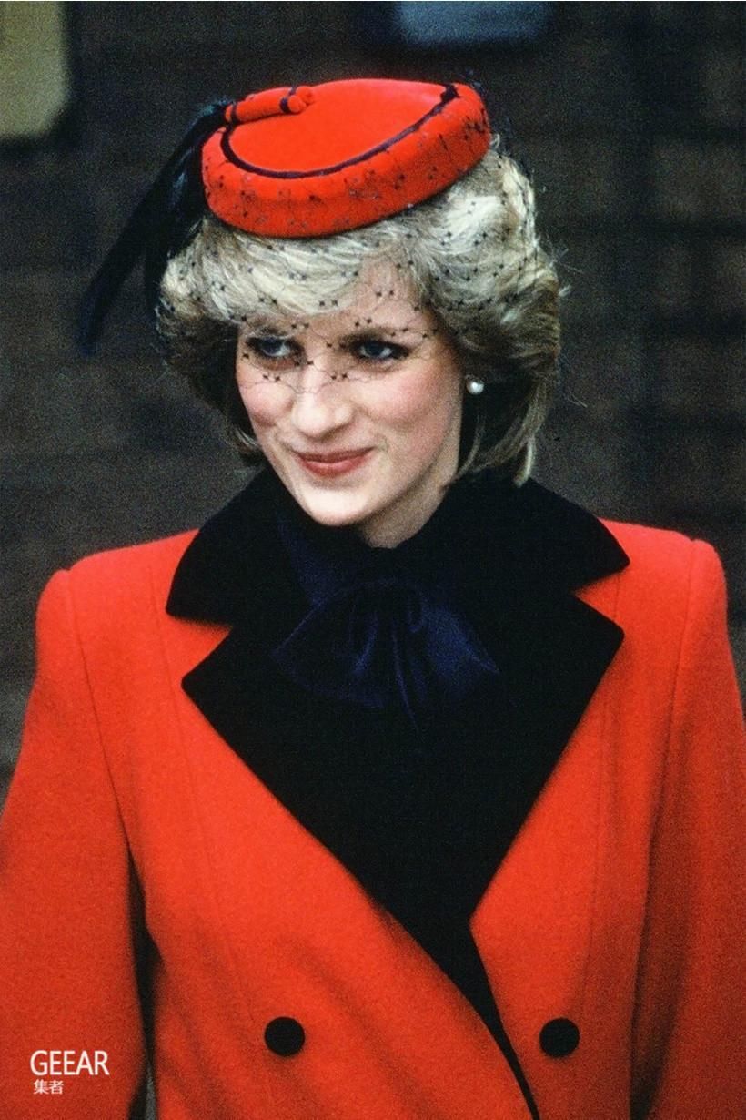 皇室人员的专属帽子戏法:32张照片回顾戴安娜王妃经典帽子造型!
