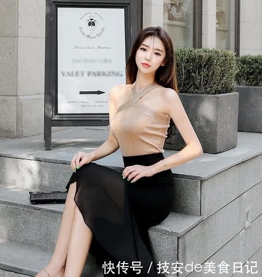 【 适合】独特领口设计,散发出韩范气息!,现在流行小姐姐卡其色的小背心