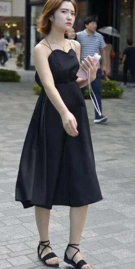 街拍: 这些美女浑身上下都是亮点, 图7差点亮瞎我