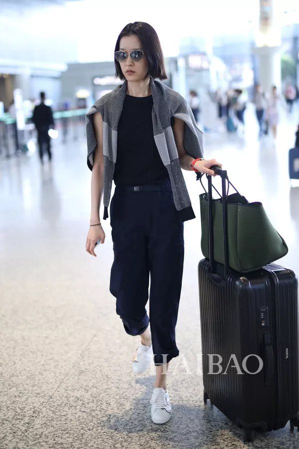 国模| 刘雯走起日系清新风，杜鹃依然气质范儿十足!