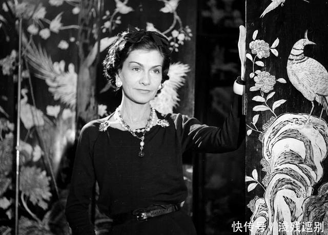  「居家」居家办公的始祖女王香奈儿，穿搭优雅从容，容颜老去也要精致时髦