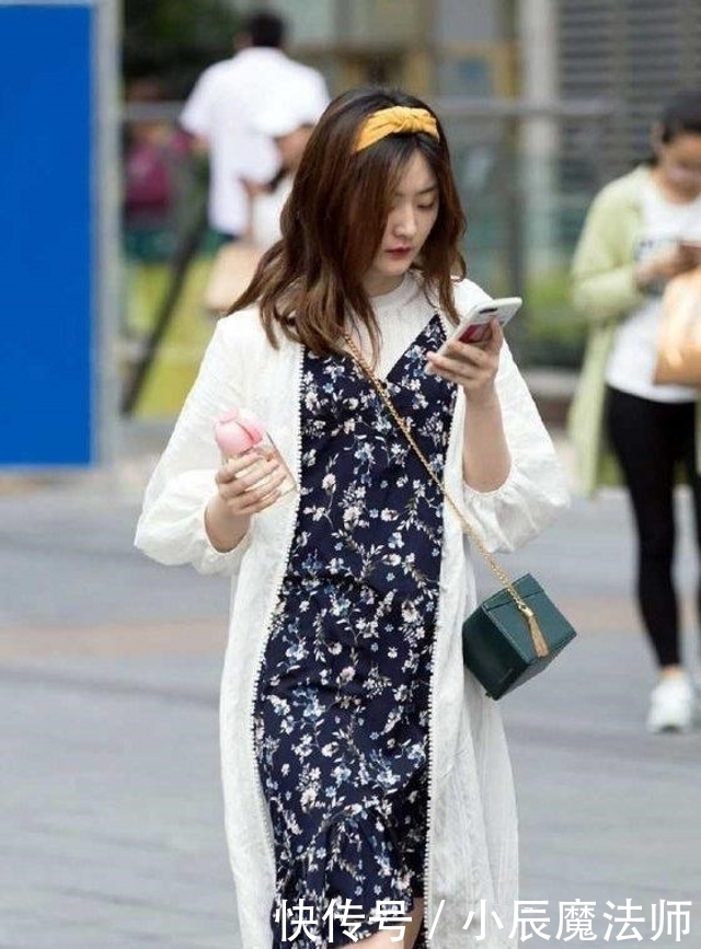 「短发」路人街拍,甜美可爱的短发小姐姐,黑色休闲装搭配,很唯美