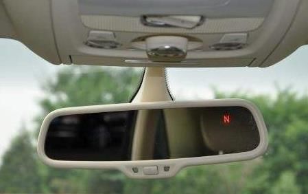  「汽车」汽车中央后视镜只是个摆设？其实并不是，它的用处比你
