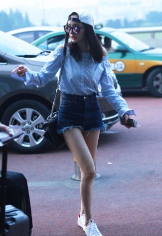 各路明星短裤秀长腿,鞠婧祎的最美,杨幂的最细,迪丽热巴的最闪