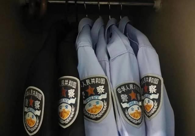  人民警察@藏蓝的警服，干练的头发......