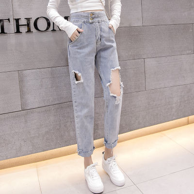 过时的裙子、短裤都别穿了，入秋后流行这几款牛仔裤，修身显瘦